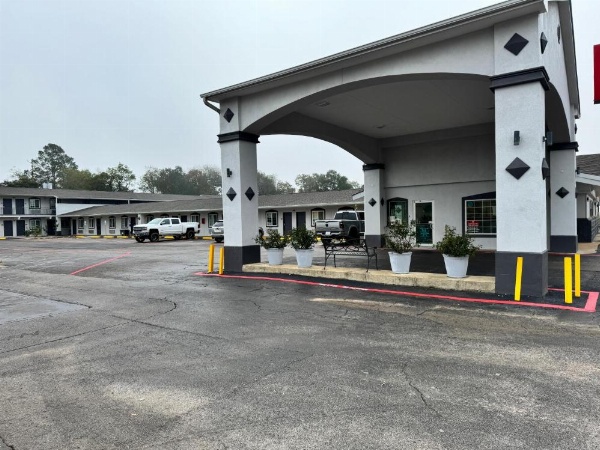 Continental Inn and Suites image 10