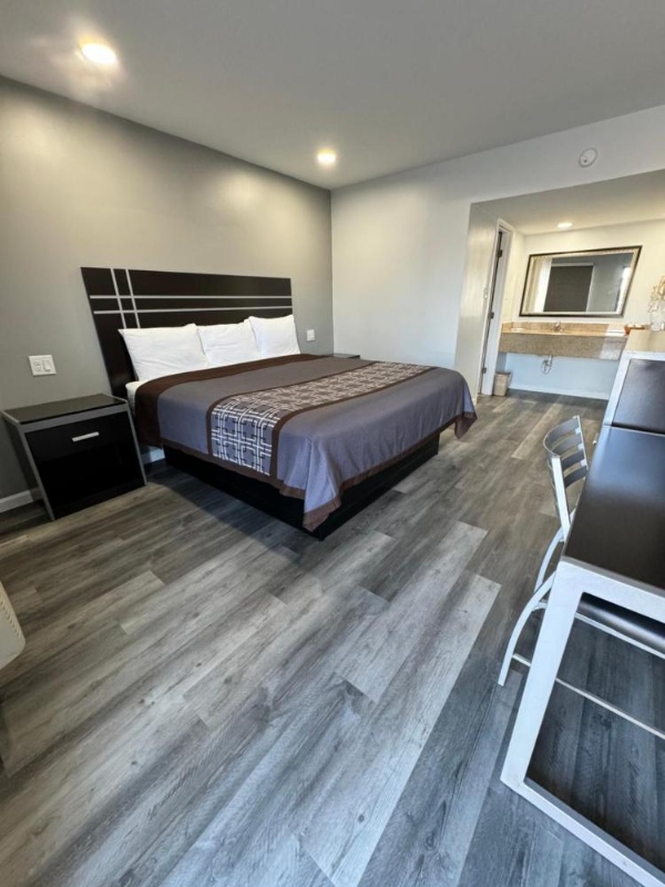 Continental Inn and Suites image 19