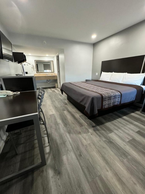 Continental Inn and Suites image 25