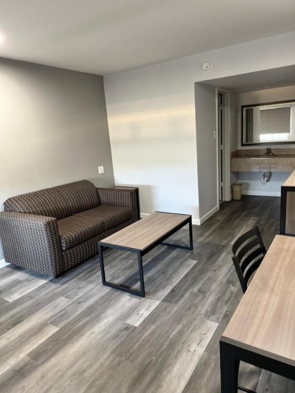 Continental Inn and Suites image 29