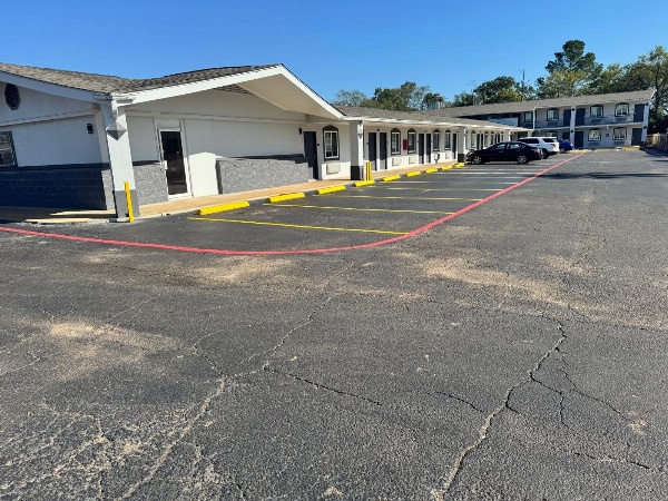 Continental Inn and Suites image 4