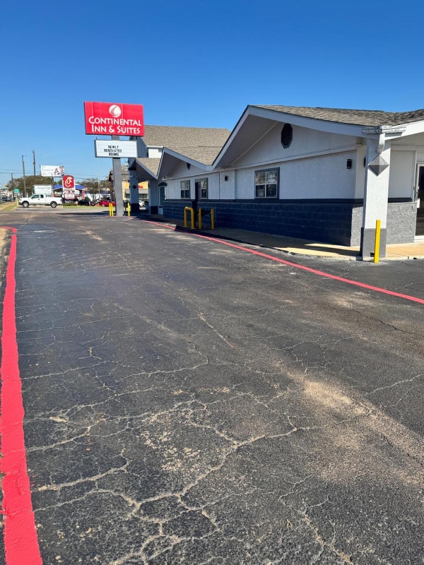 Continental Inn and Suites image 7